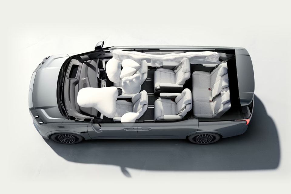 X-ray view of a Zeekr 009 airbag system