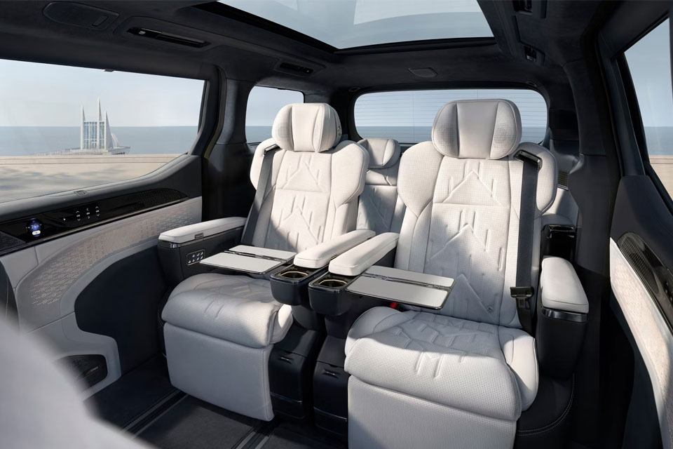 Middel row of seats in an MPV with the side tables up