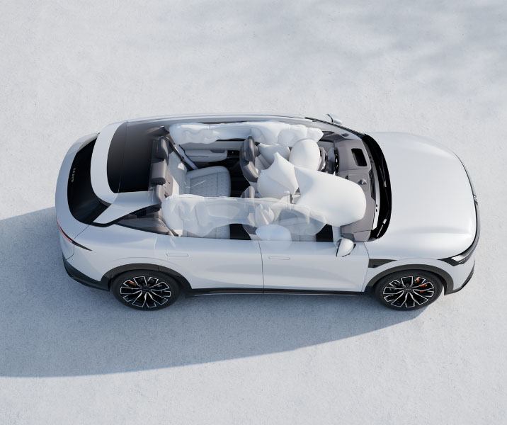 X-ray view of a Zeekr 7x with the safety airbags deployed