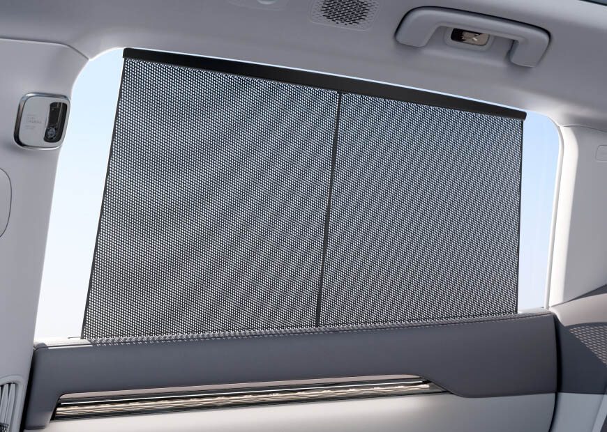 Sun shades on rear passanger car windows