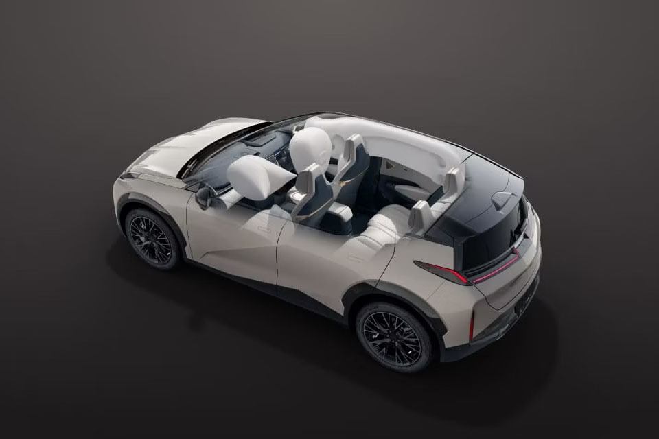 X-ray image of a Zeekr X with its airbags deployed