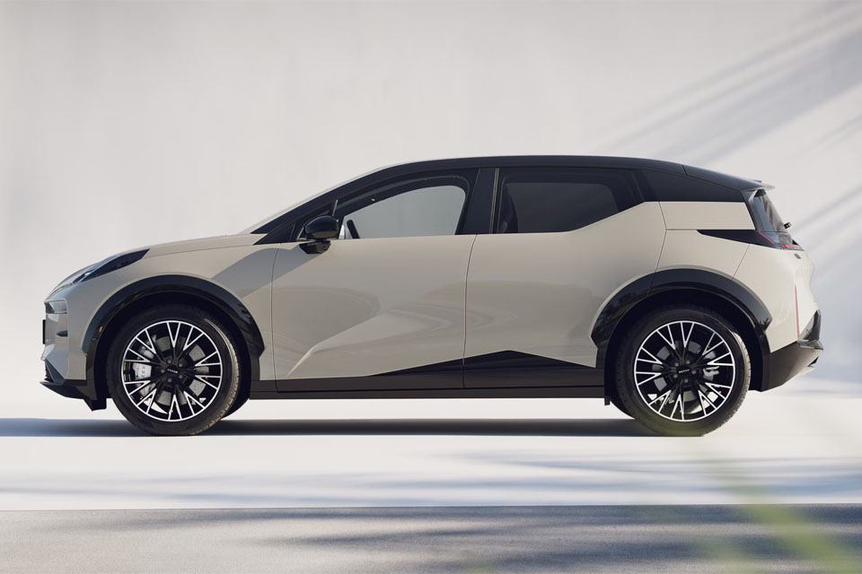 Side profile of a Zeekr X car